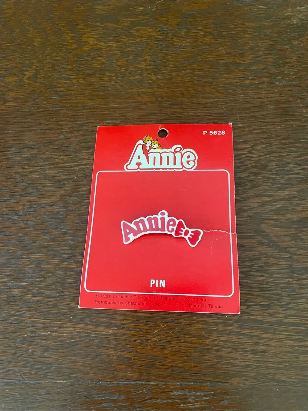 Little orphan Annie 1981 lapel pin